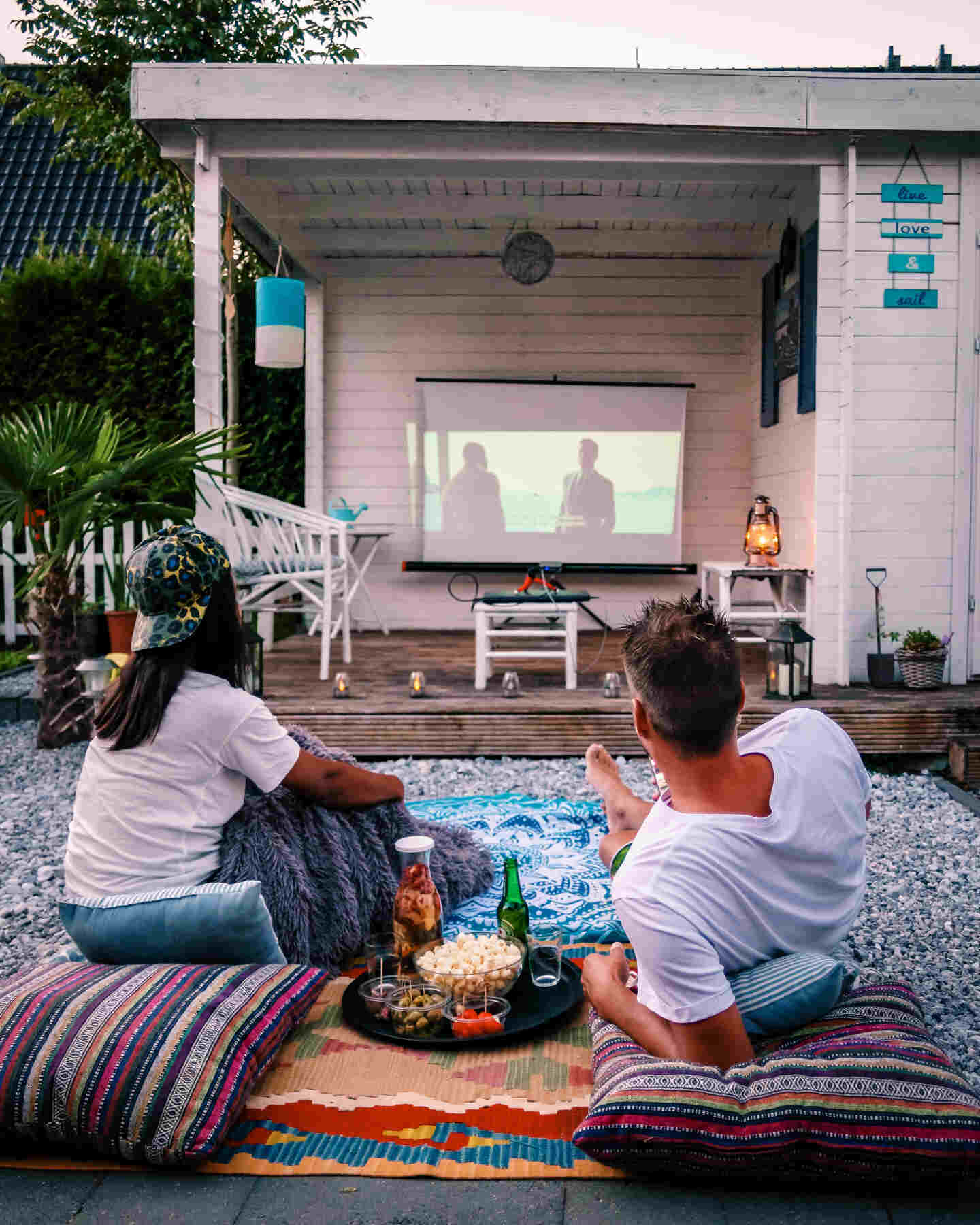 4 Handy Tips Use A Projector Outside During The Day