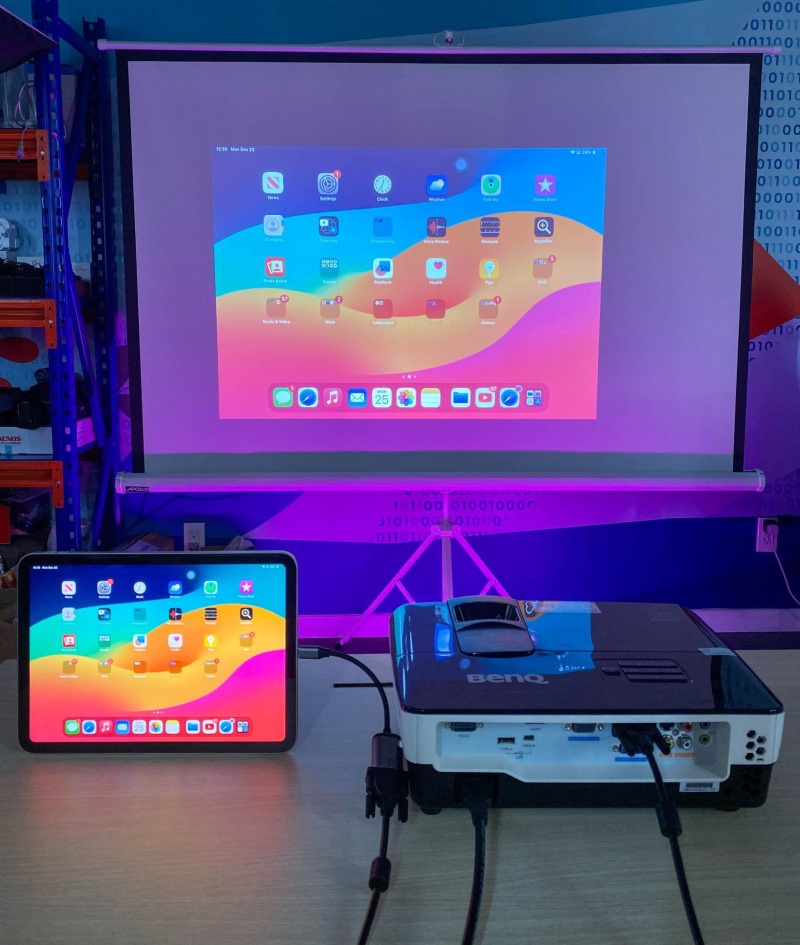 an iPad is connecting with a BenQ projector via a USB-C to VGA converter
