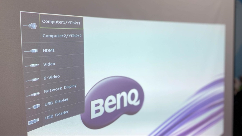 select the Computer (VGA) input option in the BenQ source setting