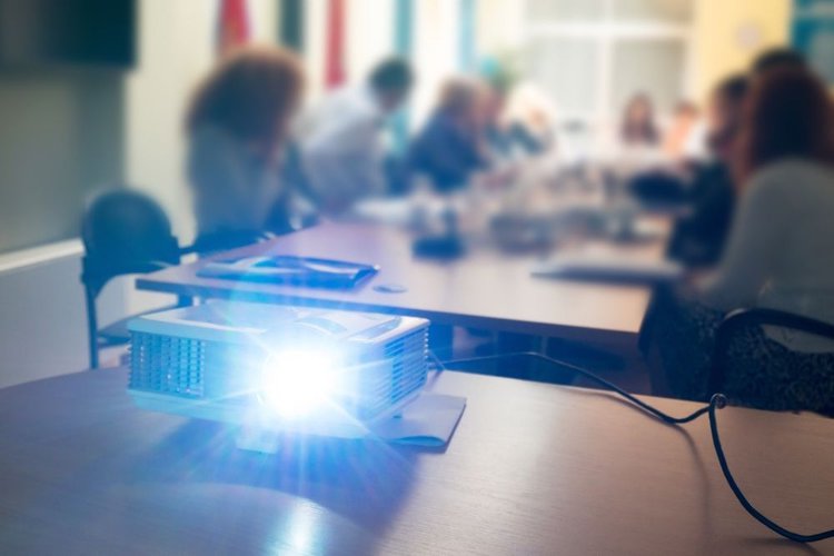 5 Best Mini Projectors For Business Presentations in 2022