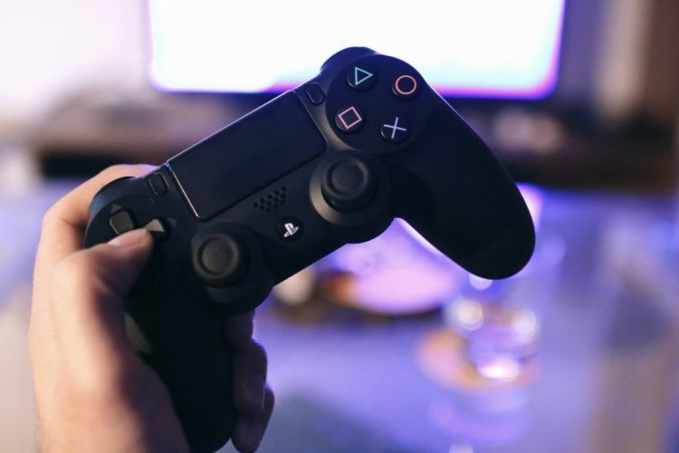 connect ps4 controller to a projector