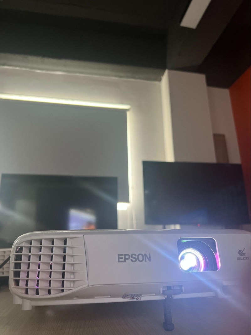 create a low-light room for an Epson projector