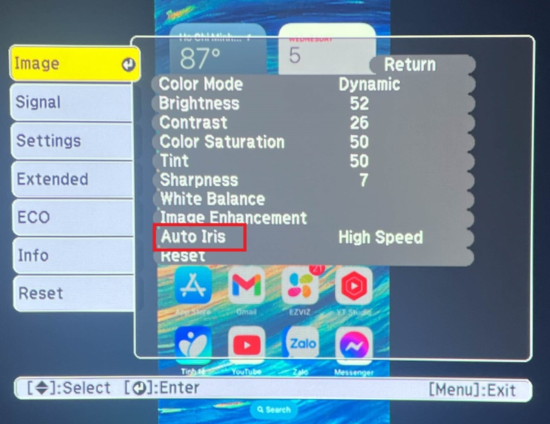 hight light on Auto Iris feature in the Epson menu settings
