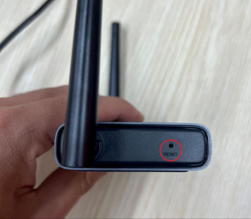 reset button on wireless HDMI Receiver