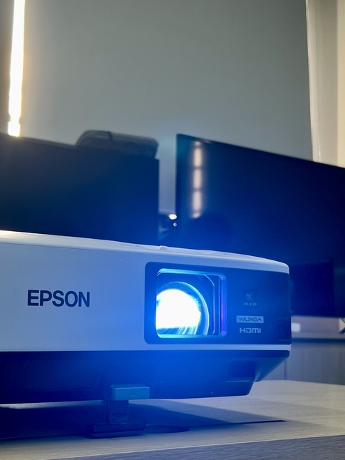 Epson Projector operating