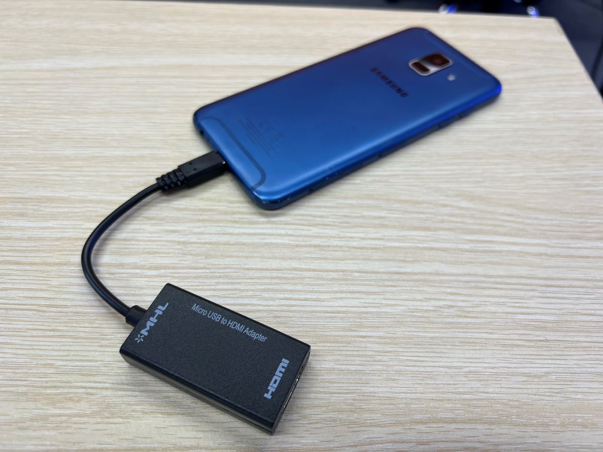 Samsung Galaxy A6 is connected to the micro USB via the charging port