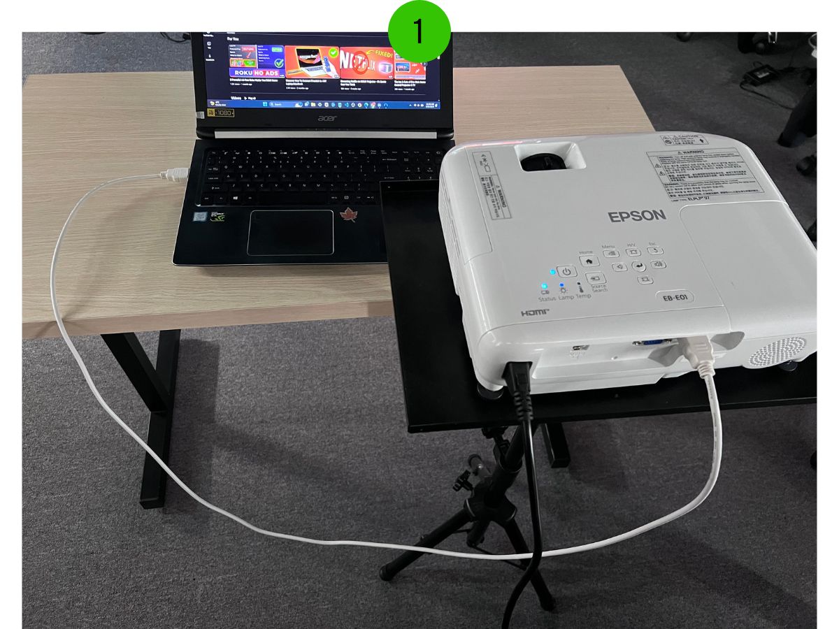The connection between Epson projector with the Acer laptop