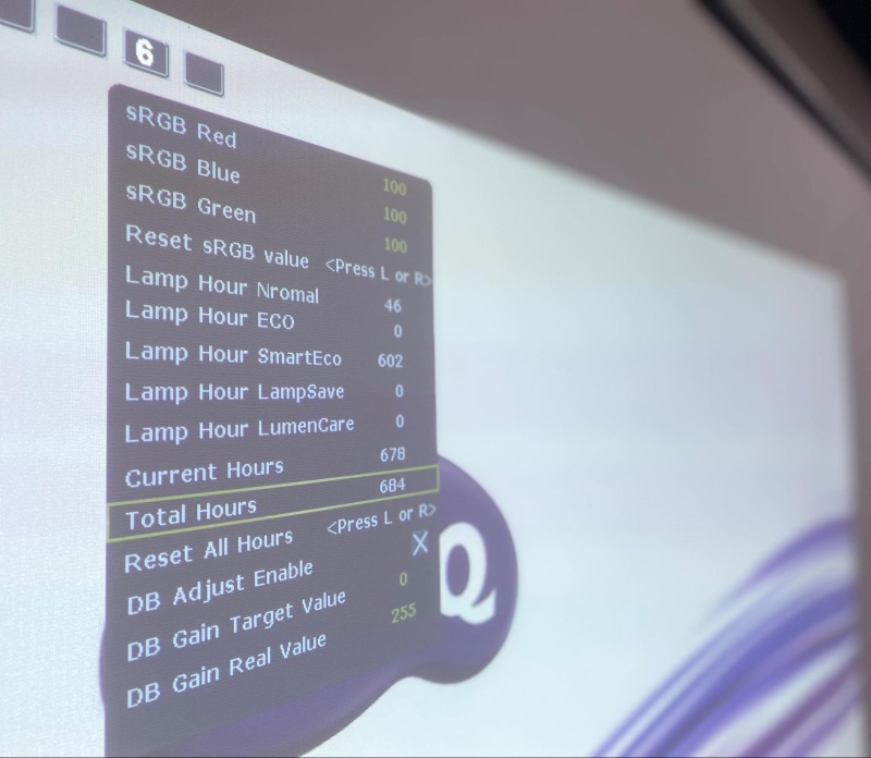Total Hours highlighted in BenQ projector Service Menu