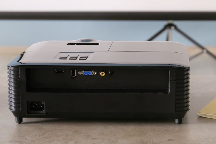 connect video projector to laptop by hdmi windows 10