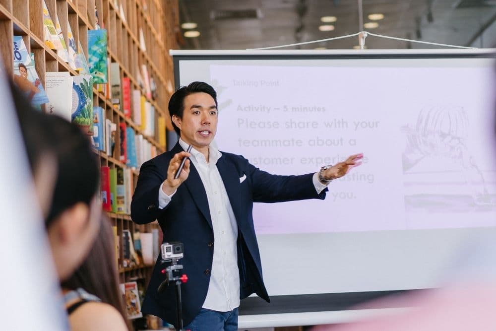 man doing a Powerpoint presentation with a laser pointer