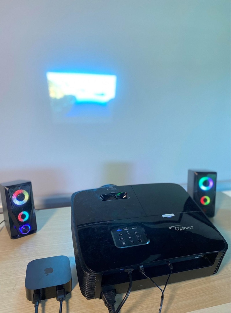 Apple TV connecting to Optoma projector with external speakers