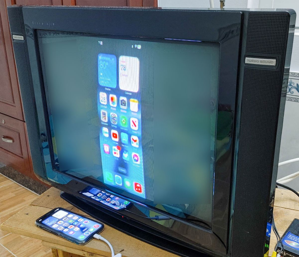 connect an iphone to a dumb tv without hdmi port