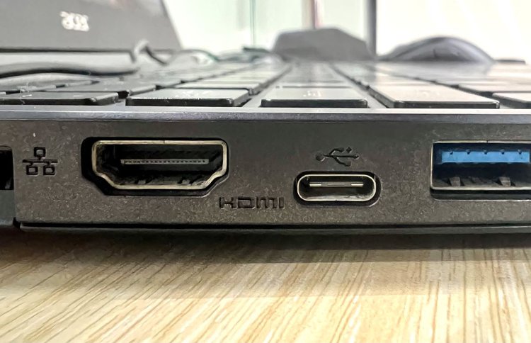 an acer laptop's ports