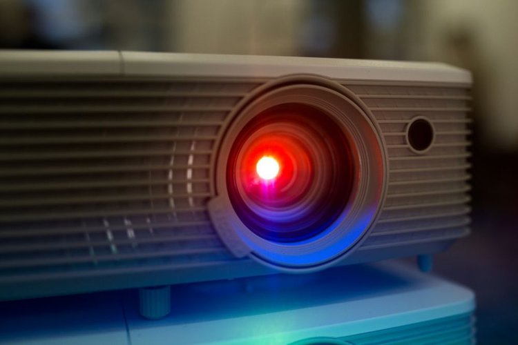 a laser projector with 20000 hours life expectancy