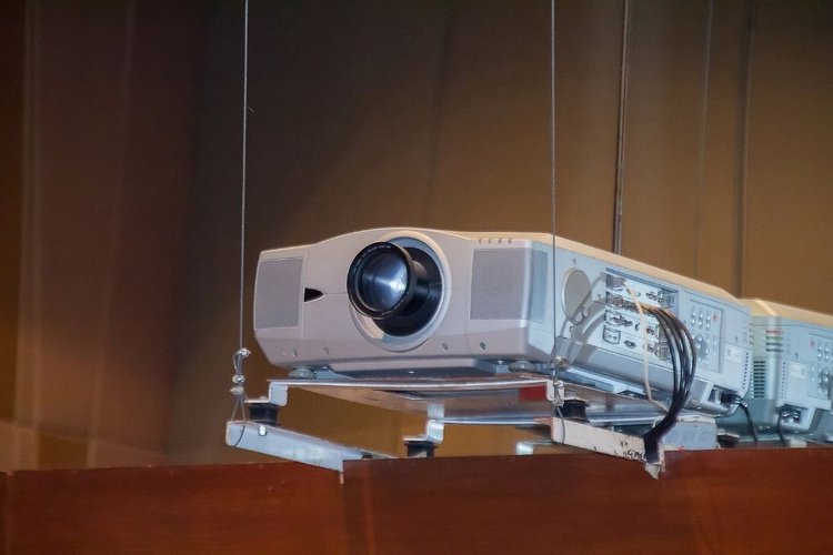 hang projector from the ceiling