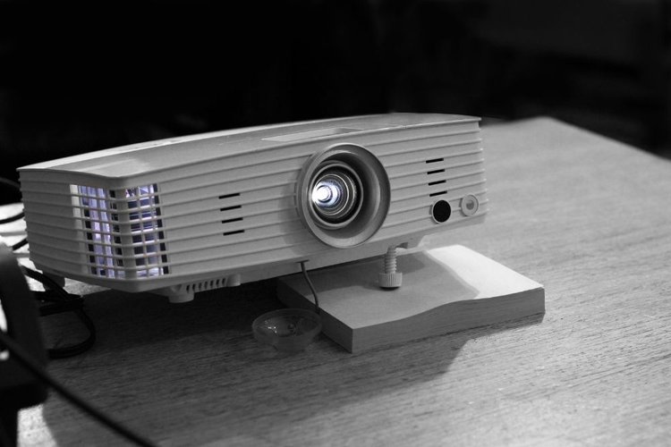 projector consuming power