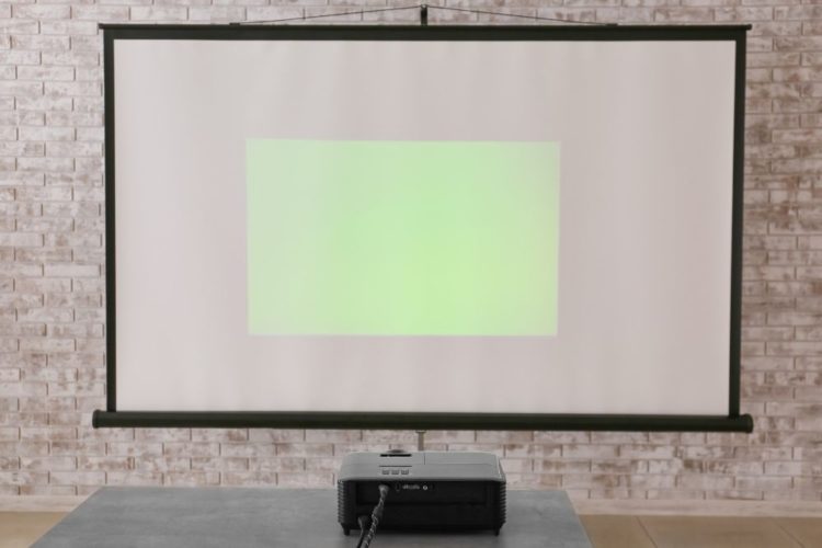 Projection screen size