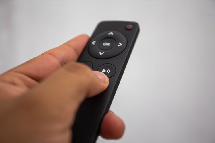a streaming remote being used