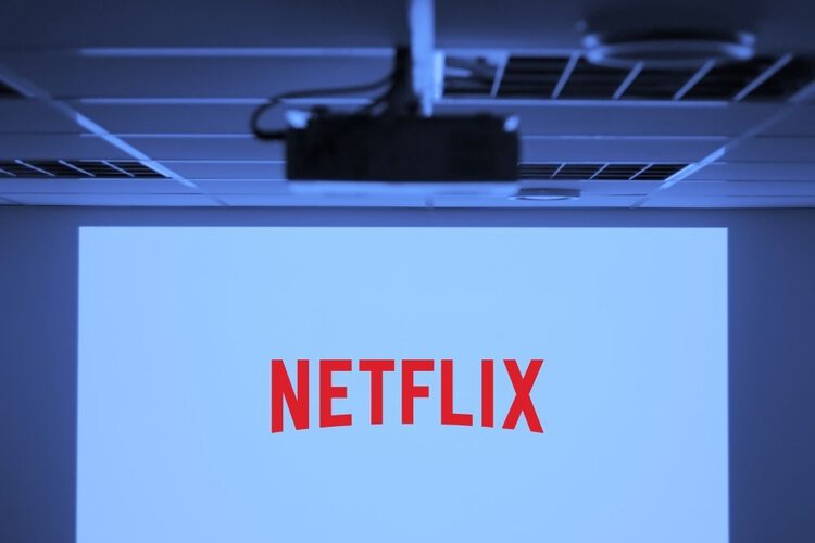 Netflix auf einem Projektor
