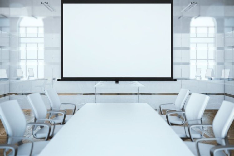 Retractable projector screen