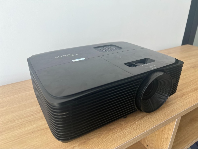 an overall picture of an Optoma projector placed on a desk