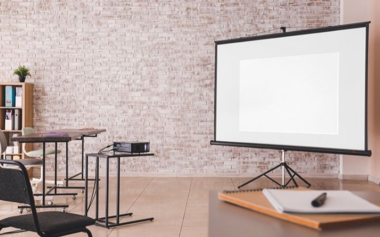 Projector and projector screen in a room