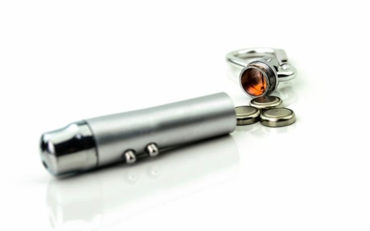 6 Ways To Get a Stuck Battery Out of a Laser Pointer