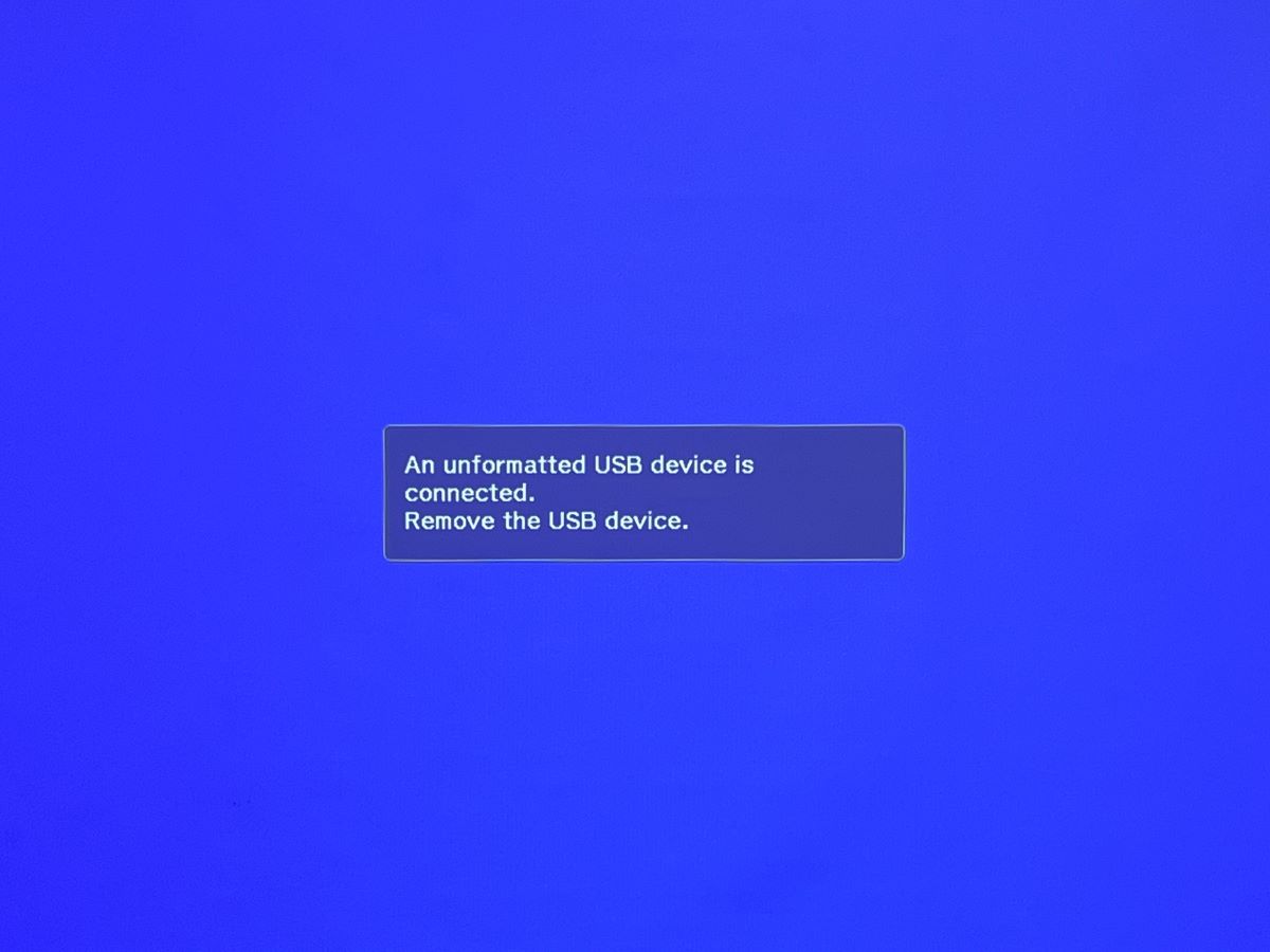 The USB can't connect to the Epson projector and the projector warning that the USB is unformatted