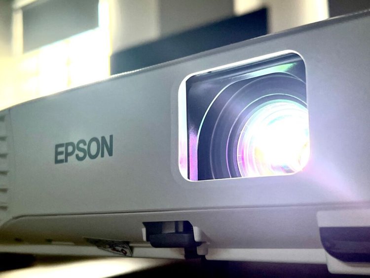 Why Is My Epson Projector Screen Flickering (On & Off at Random