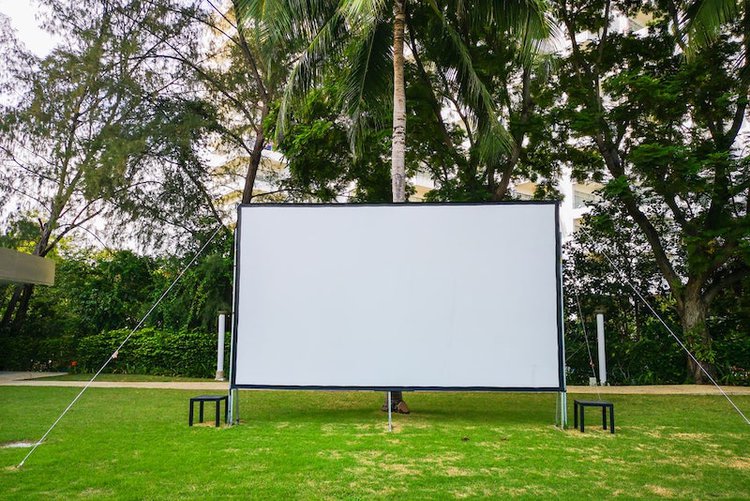 How Do You Clean an Outdoor Projection Screen?