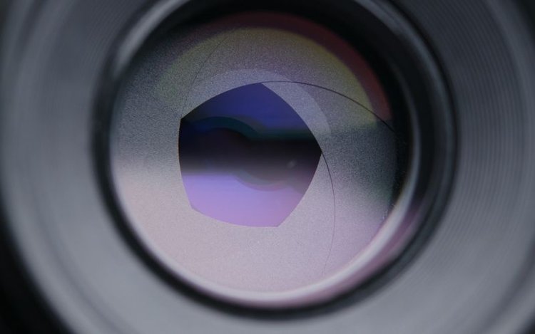 Auto Iris on a Projector lens