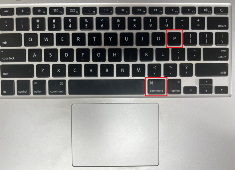 Command and I button are being highlighted on the Mac keyboard