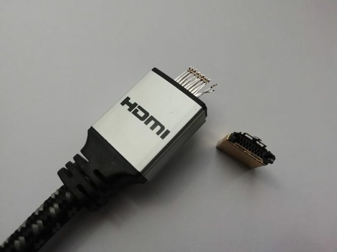broken hdmi cable end