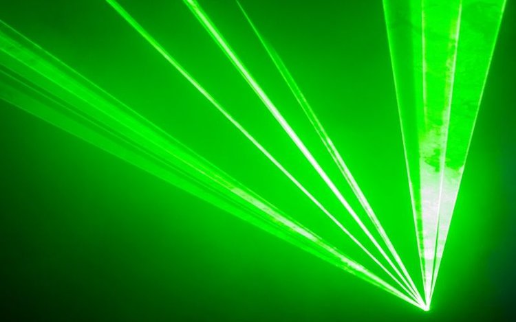 green laser lights keep going on in the air