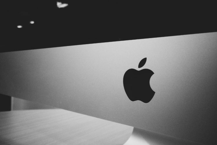 A focus of Apple logo on Imac
