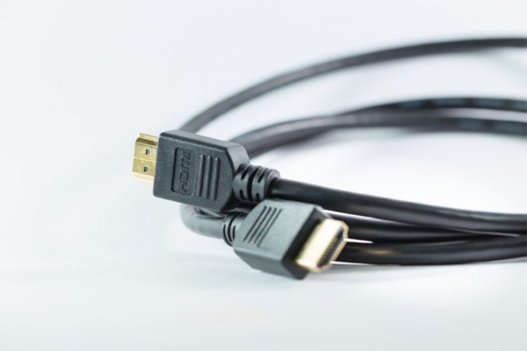 כבל HDMI שחור ארוך