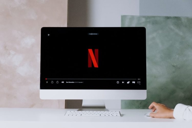 An iMac opening Netflix