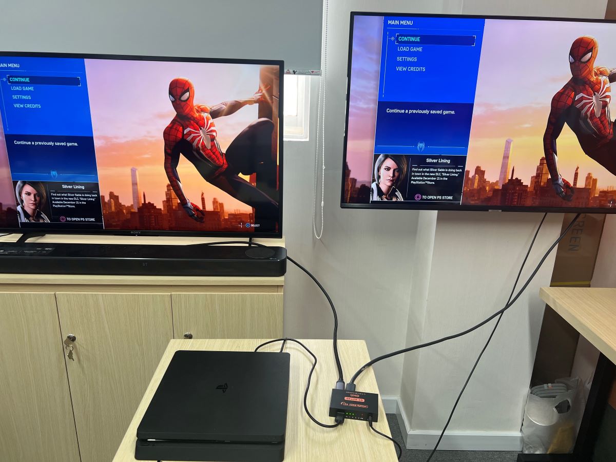 HDMI splitter connecting to a PS4 using Sony TV and LG TV for displaying