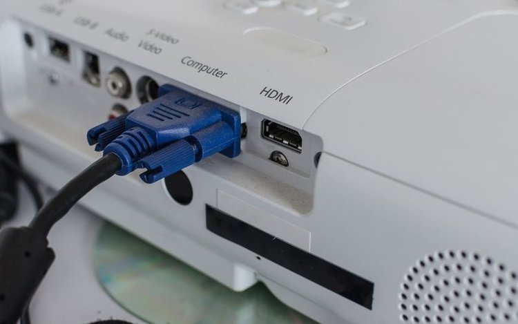 Projector with multiple connection ports