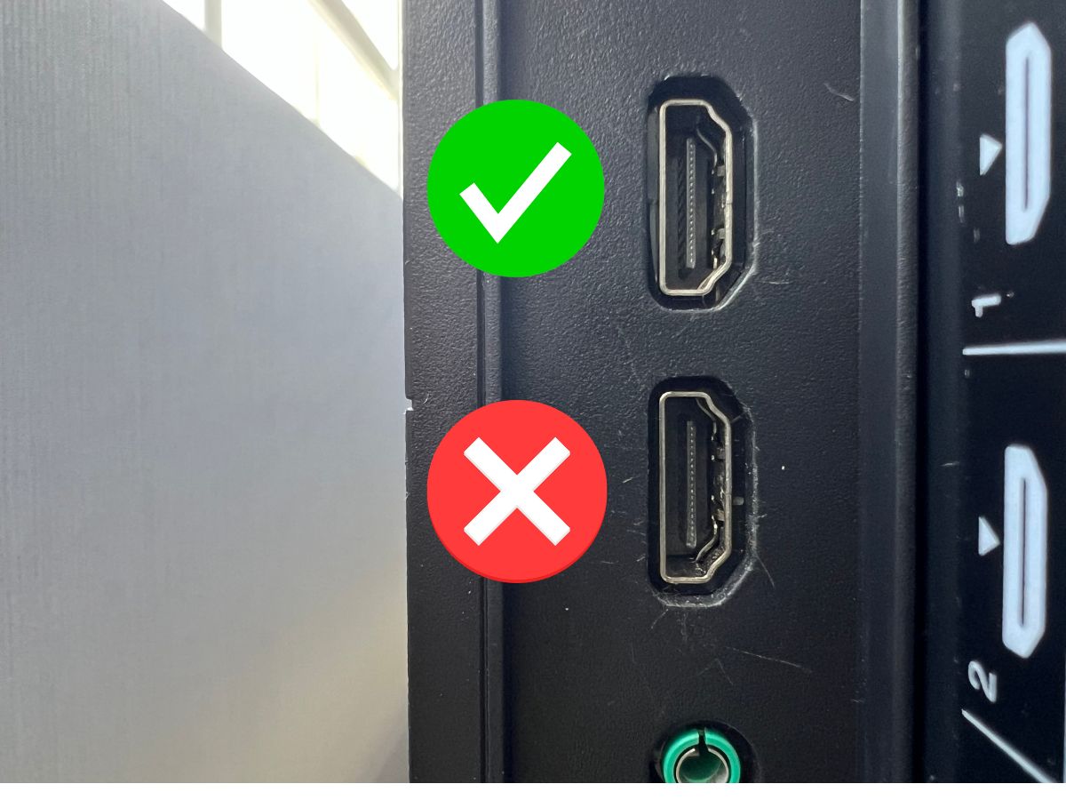 Two HDMI ports one is working one is not with the green and red logos