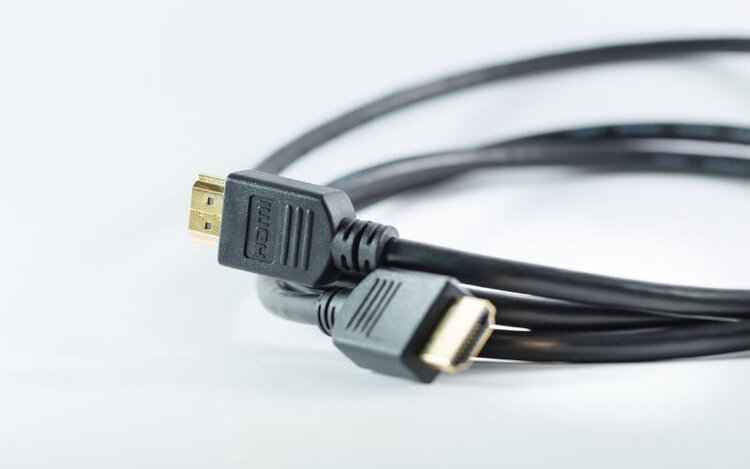 ein schwarzes HDMI-Kabel