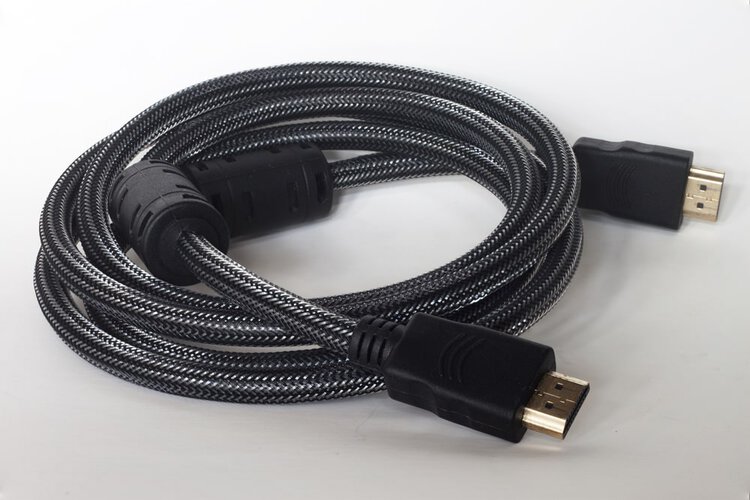 ein langes HDMI-Kabel