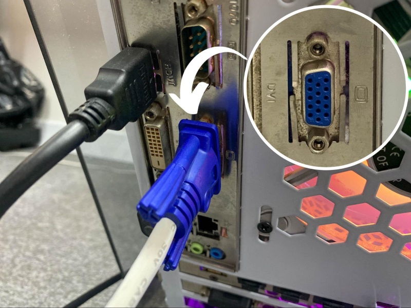 plug a VGA cable into a PC case