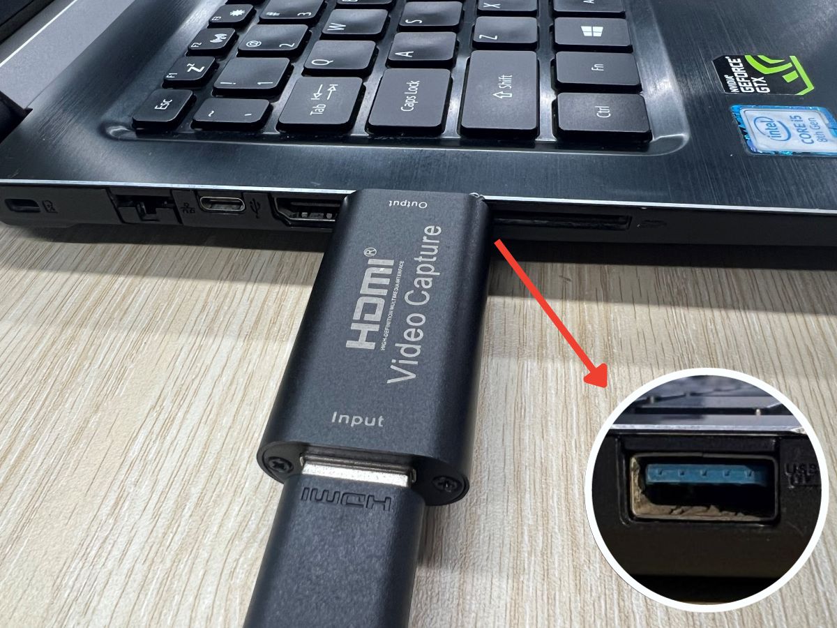 A capture card is plugged into the USB port on Asus laptop