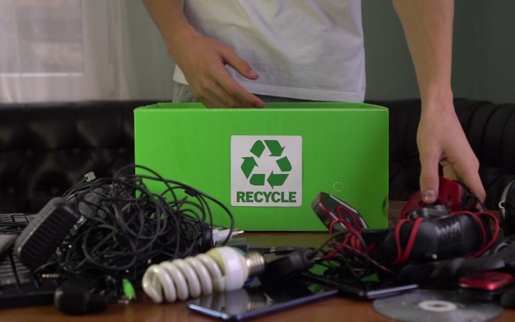 Electronic waste recycle
