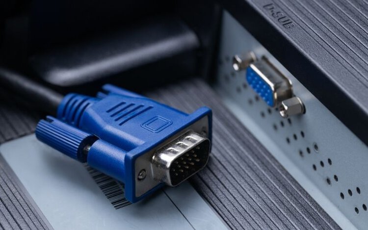 VGA cable and VGA port
