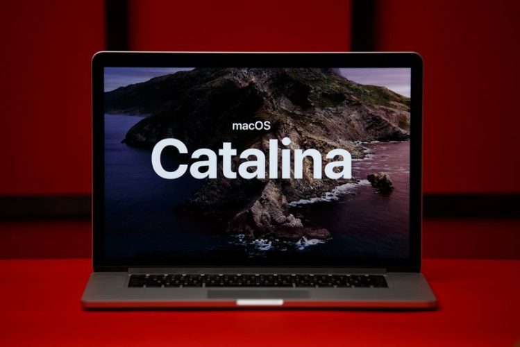 a Macbook with the logo macOS Catalina