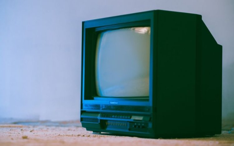 a black old TV
