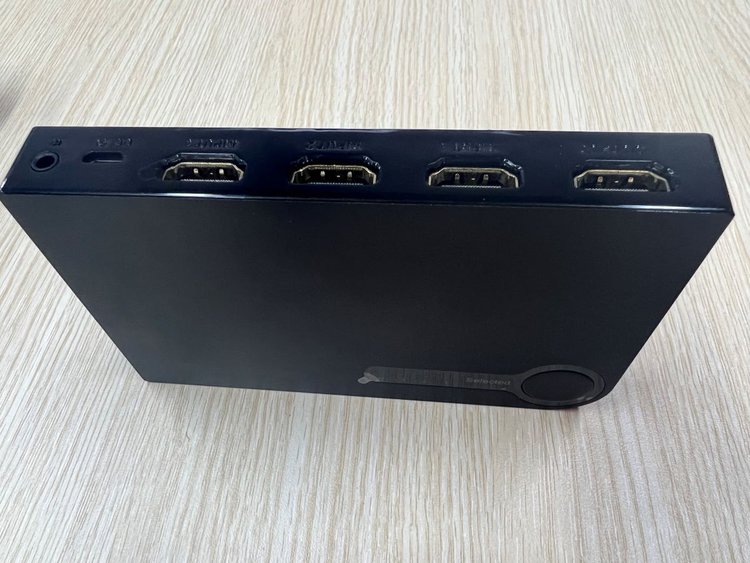 HDMI splitter on the table showing the input ports