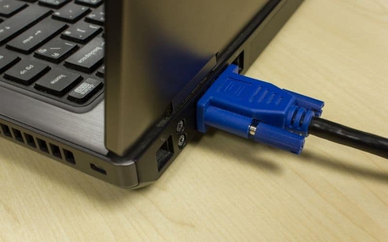 vga cable plugged into a laptop vga port